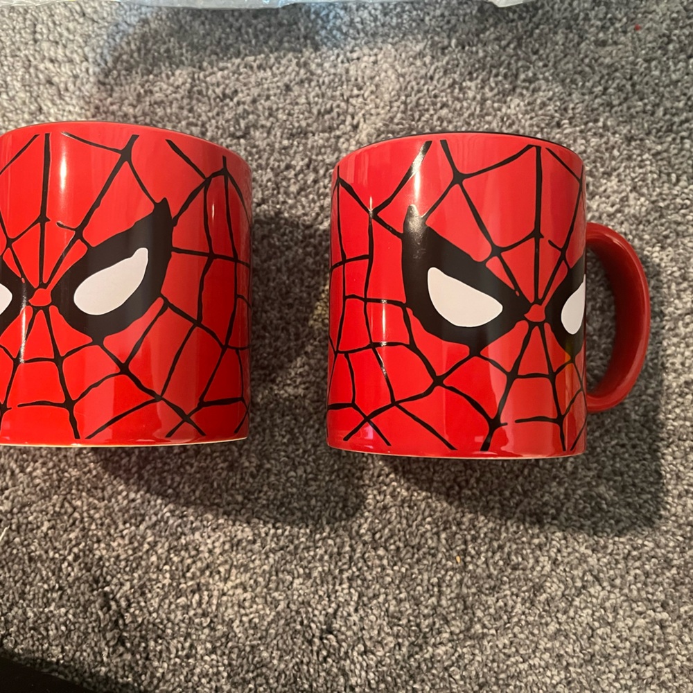 2 Oversized Spider-Man mugs.